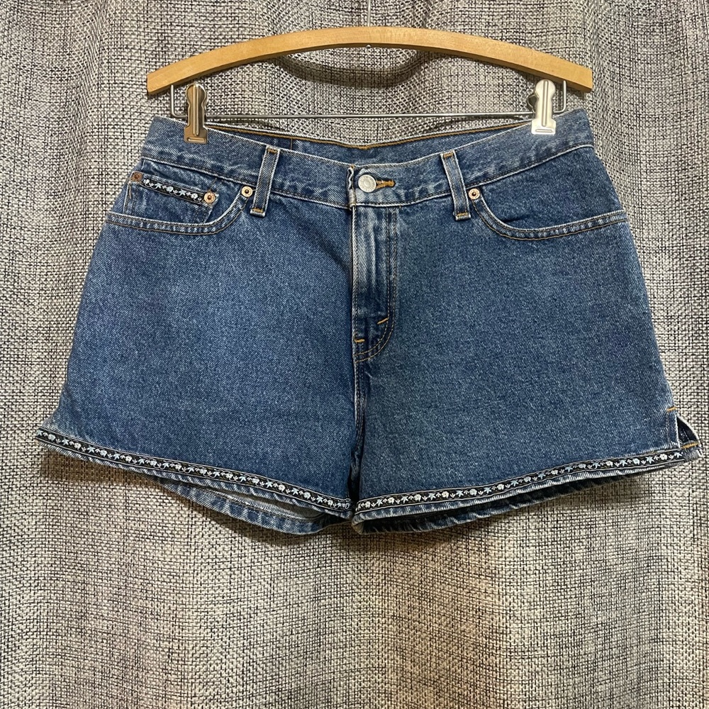 Vintage Levi’s shorts ribbon trim